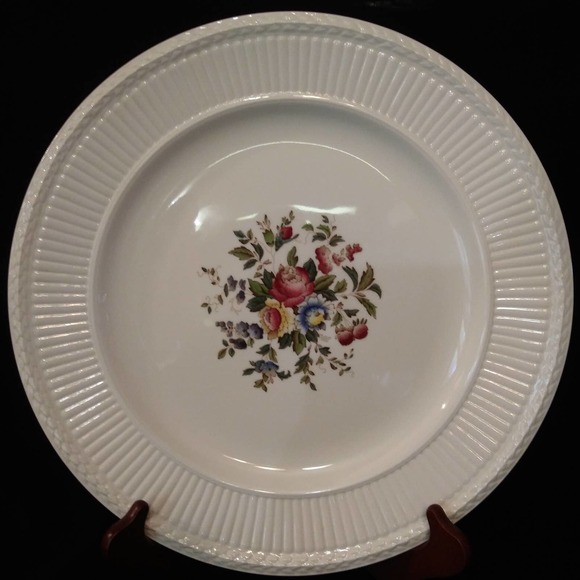 Wedgwood Edme Conway 13in Floral Chop Plate Cream - Picture 7 of 12